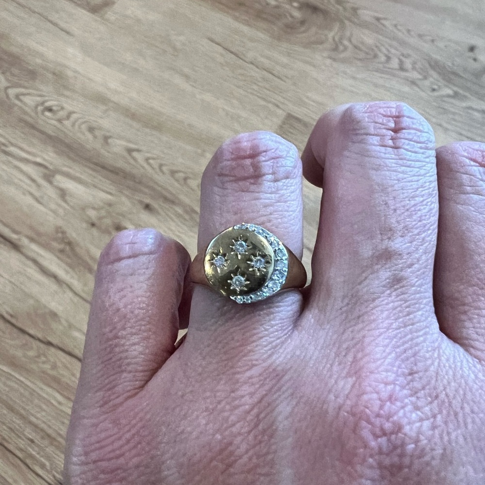 Ross-Simon’s celestial signet ring